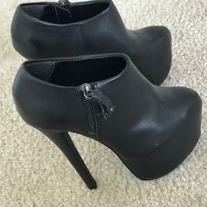 Black platform 6 inch booties heels